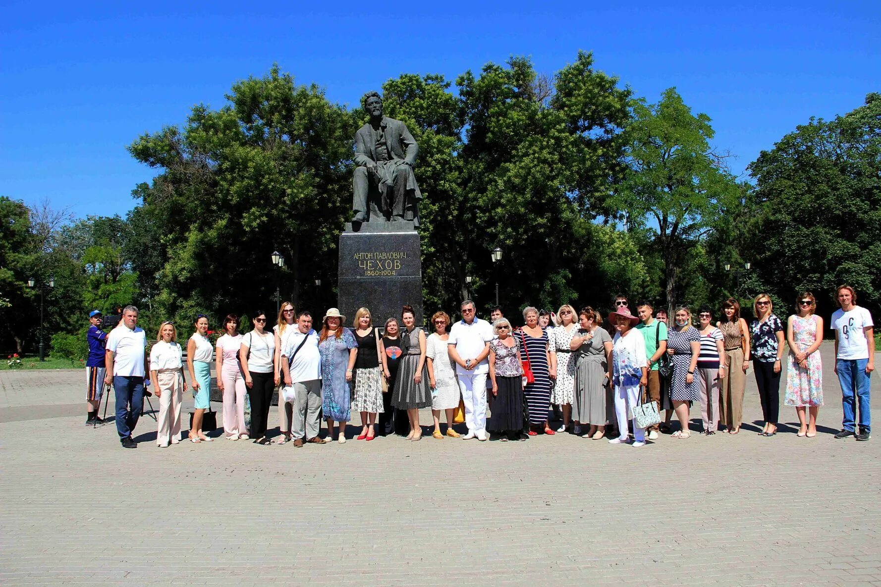 Какие мероприятия в таганроге. Таганрог день памяти чехова. таганрог сейчас. чеховские дни в таганроге. таганрог люди.