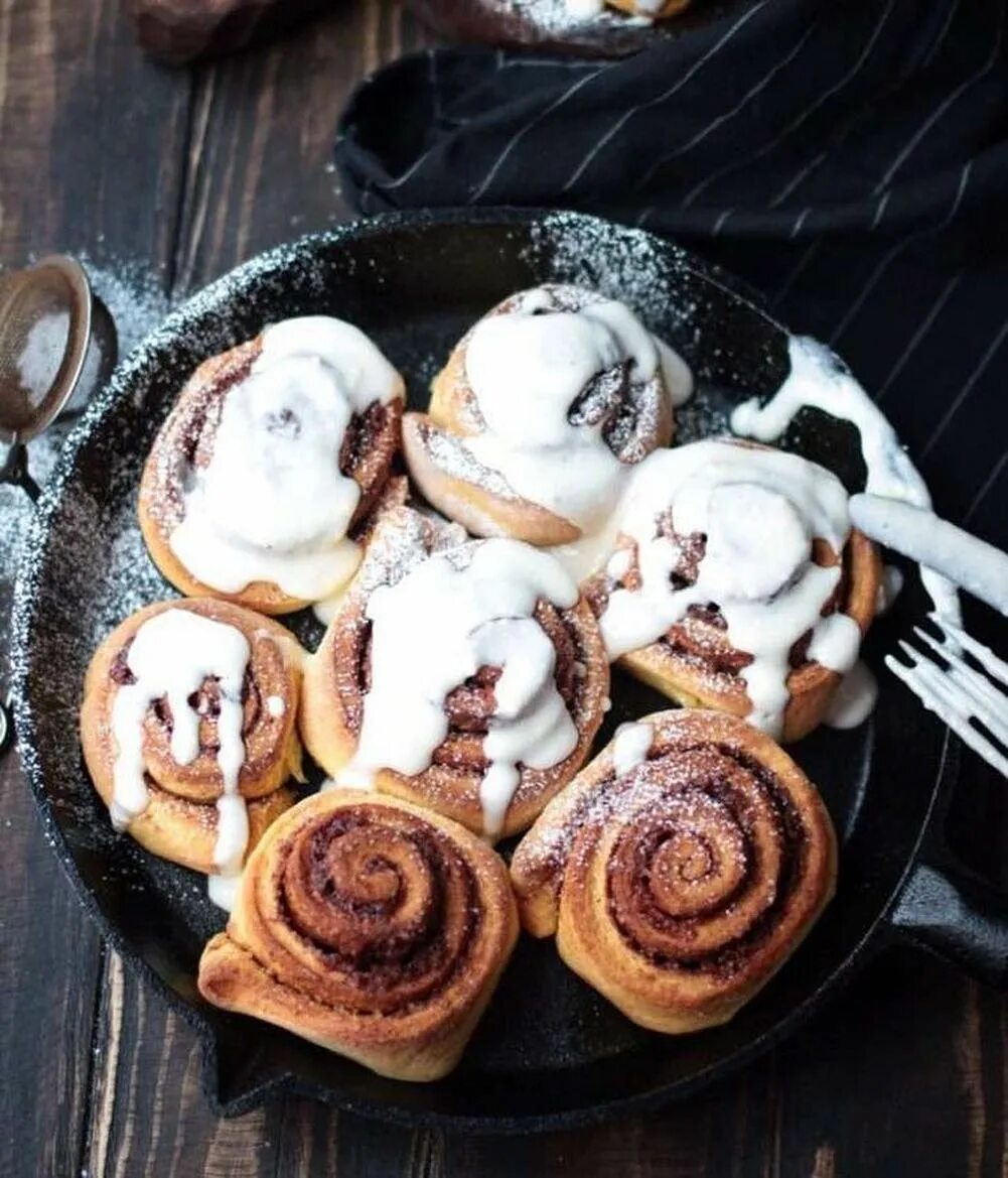 гонабон будочки с корицей. синабог. синабог. булка синабон. булочки с корицей синабон.