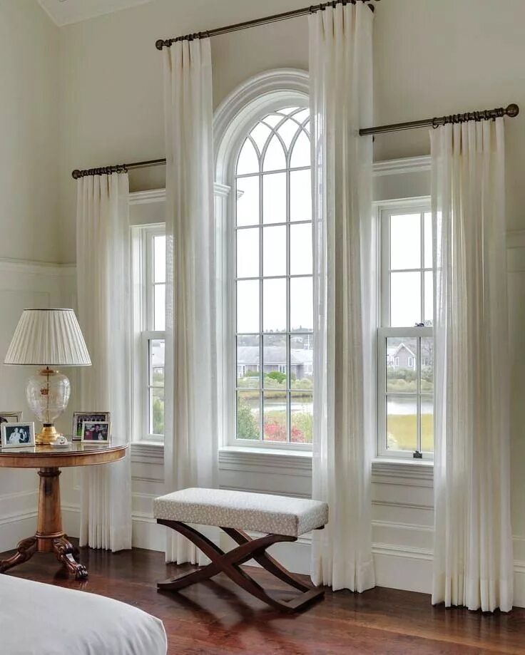 Curtains windows. Шторы для арочных оконон. Арочные окна. Арочные окна в интерьере. Карниз для арочного окна.