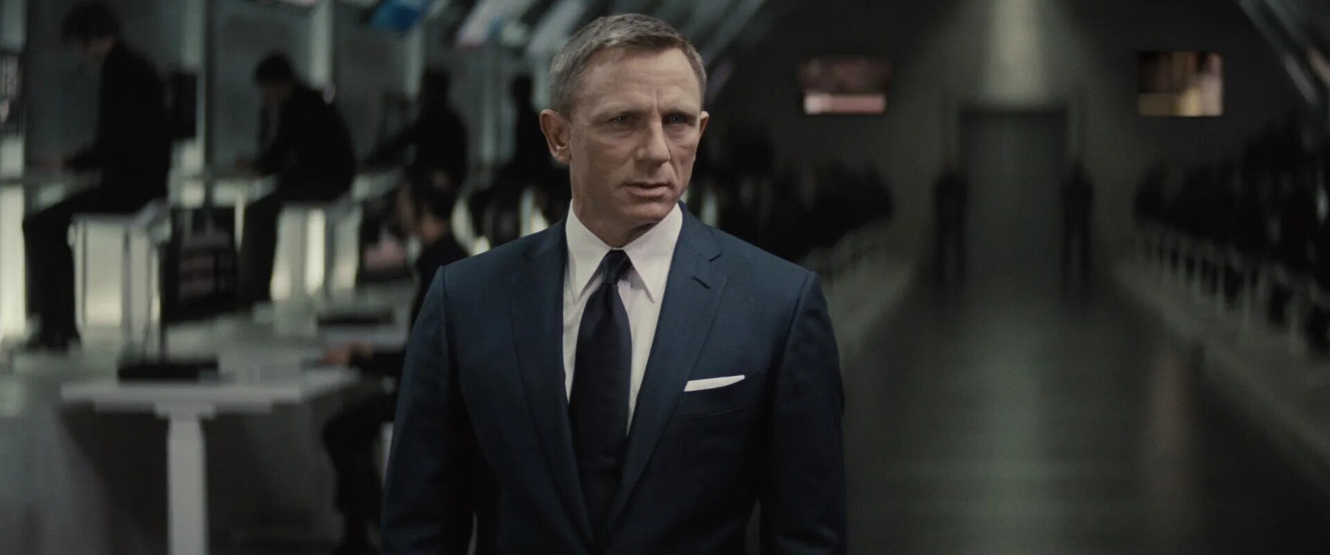 Spectre 1. Spectre 2015 Andrew. 007 Дэниел Крейг эпизод на железнодорожной станции.