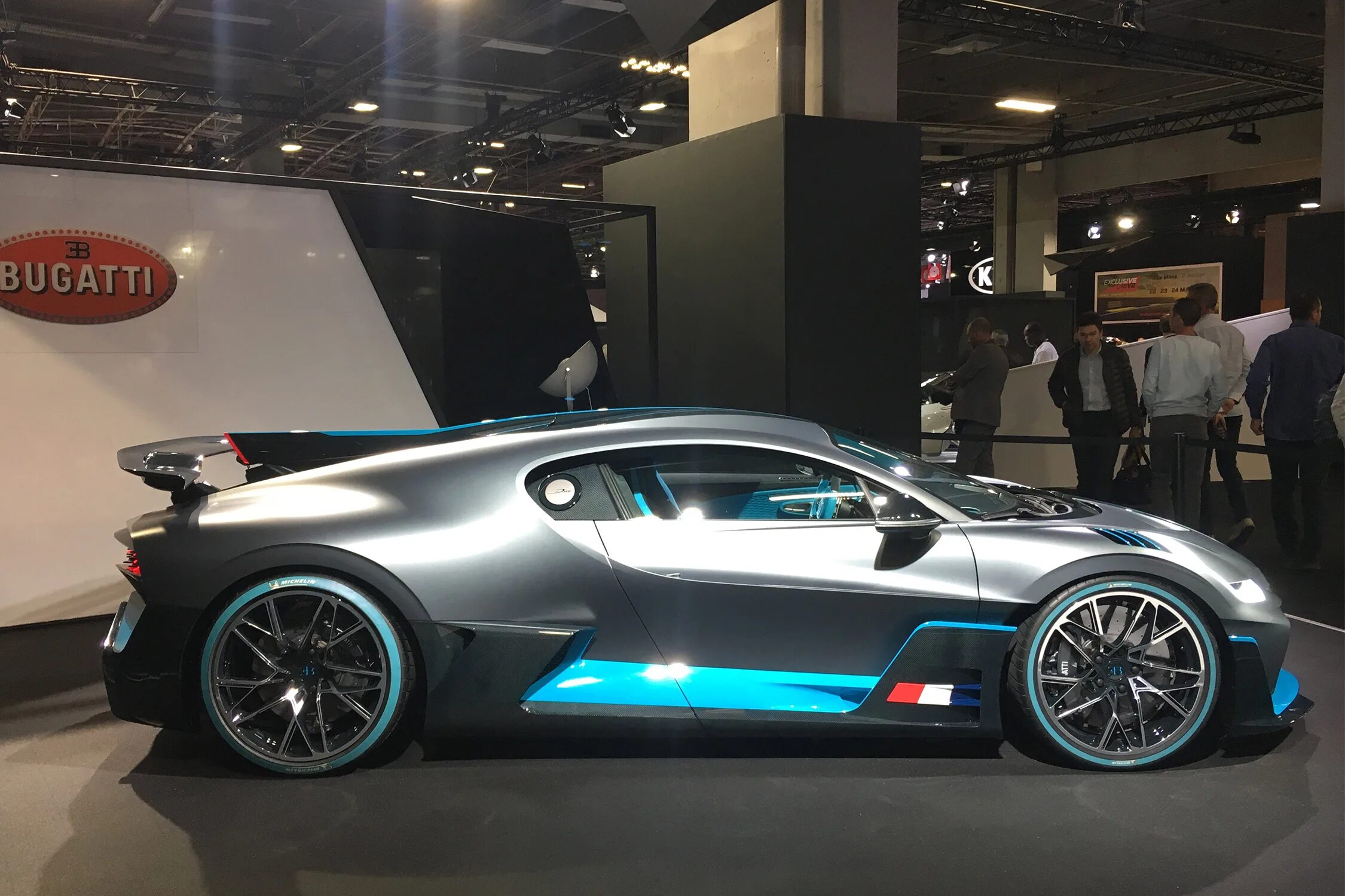 Bugatti divo 2021. Бугатти дива 2018. Бугатти диво 2021. Бугатти дива 2022. Бугатти диво сбоку.