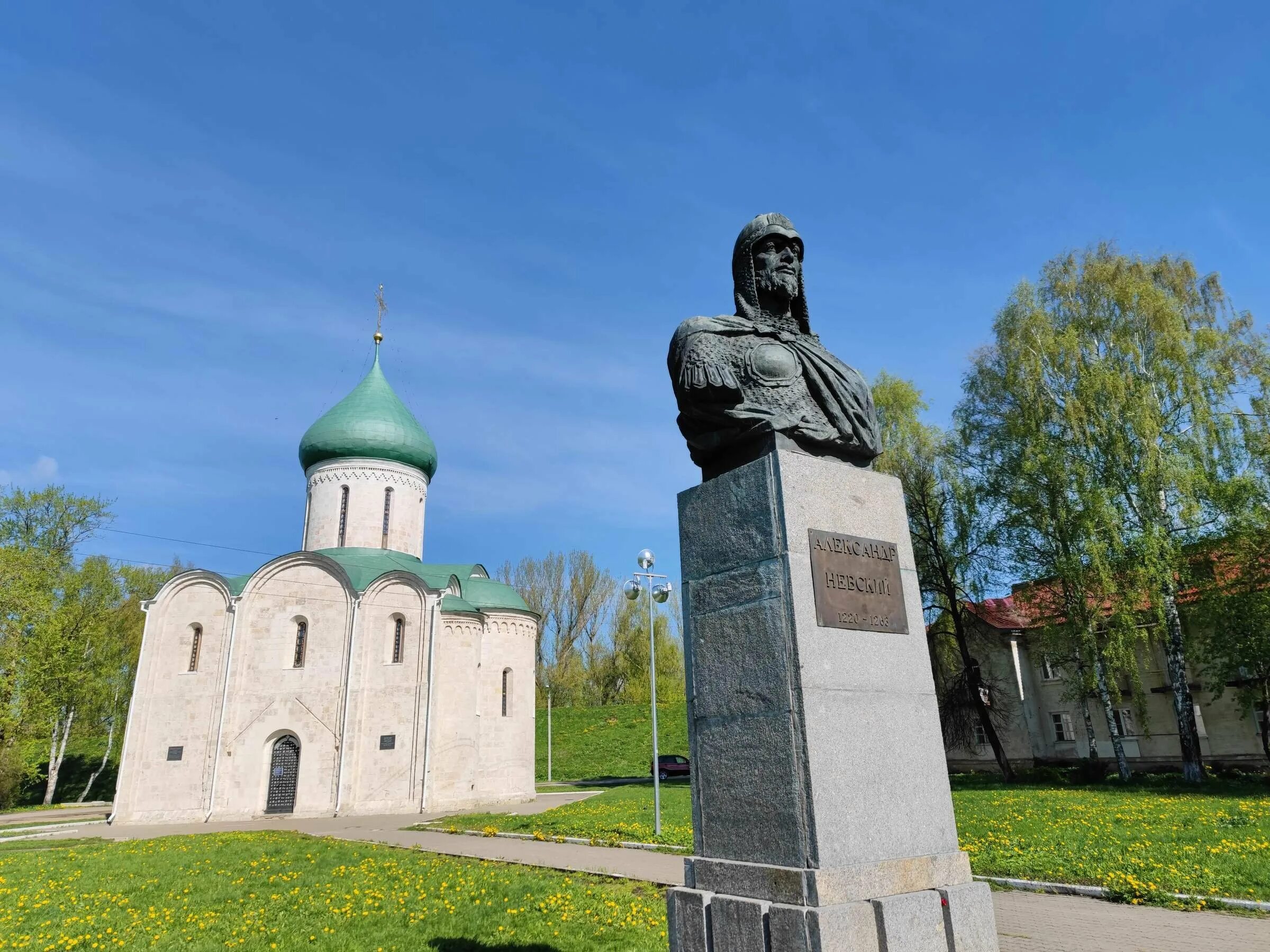 Переславль-Залесский Спасо-Преображенский памятник Невскому. Памятник Александру Невскому в Переславле Залесском. Красная площадь Переславль-Залесский. Переславль залесский история города