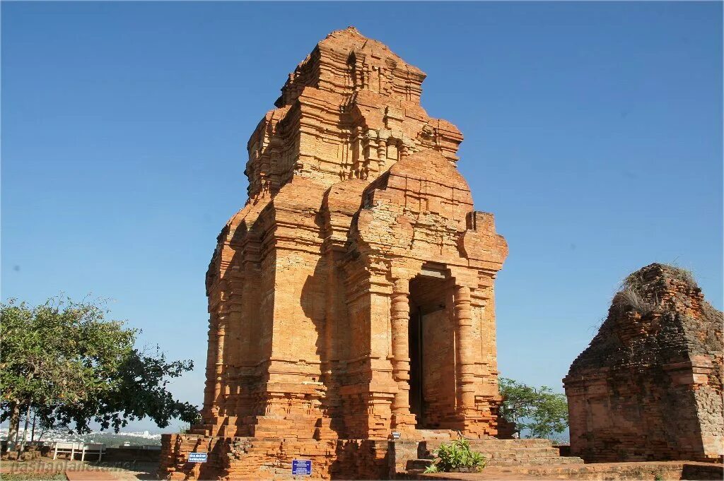 Чамские башни. Чамские башни. Тямские башни по нагар (чамские башни). Чамские башни нячанг. Чамские башни по нагар, вьетнам.