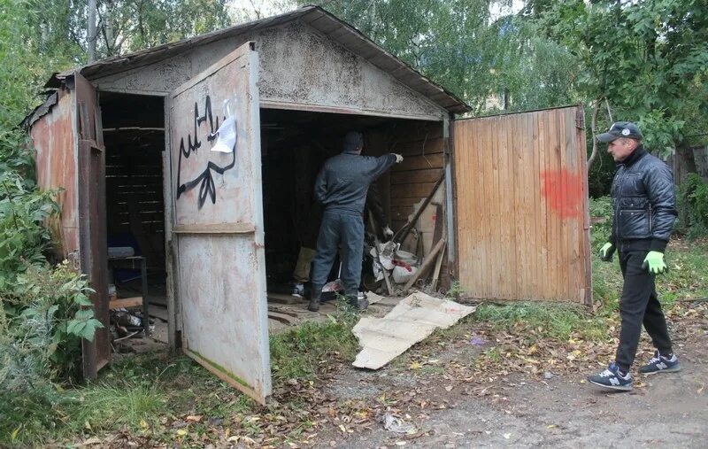Гараж самострой. Двухэтажная пристройка к дому. Гараж самострой. Карта разрушенного гаража. Адлер ул просвещения 81.