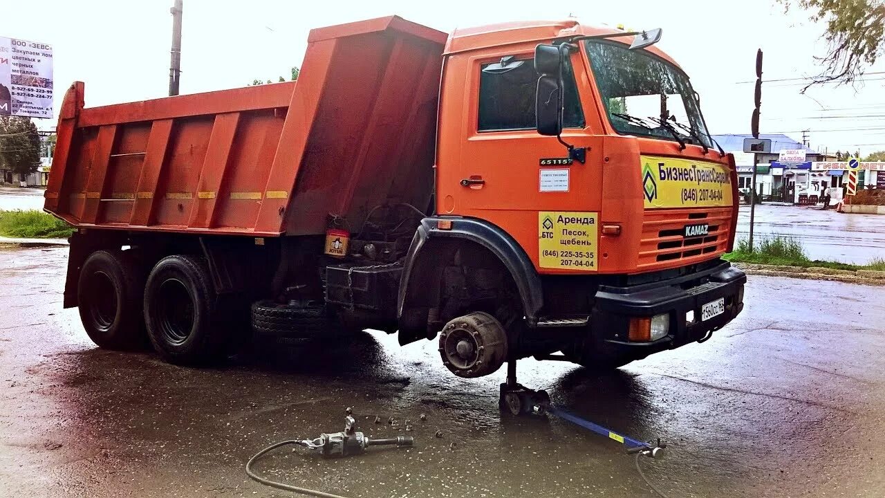 Как менялся камаз. KAMAZ-65115 без колеса. Шины на КАМАЗ 65115. Колесо КАМАЗ самосвал. Самосвал без колес.