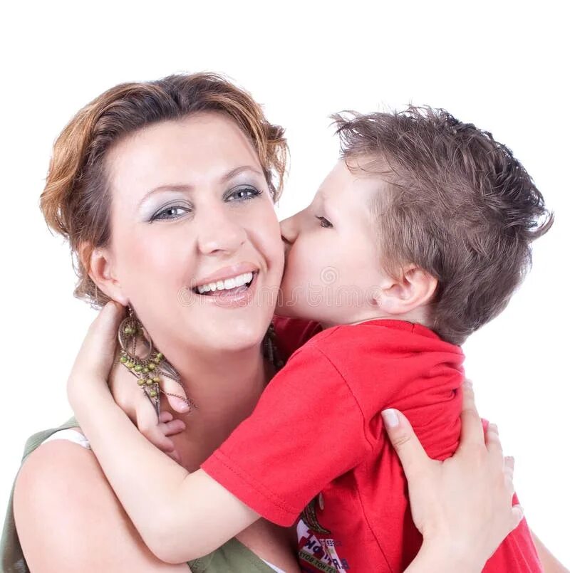 Мальчик целует маму. Ребенок целует маму в щечку. Мама целует сына. Мама целует сына в щечку.