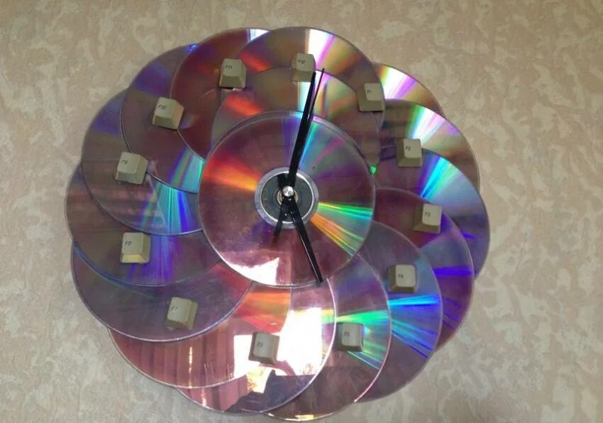 Что сделать из cd дисков. Поделки из дисков. часы из дисков. поделки из компакт дисков. часы из компьютерных дисков.