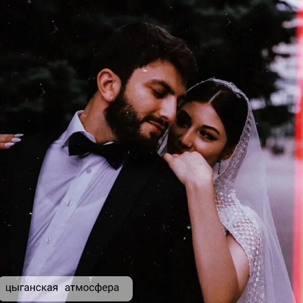 Цыгане атмосфера. Илона бисултанова в детстве. Притхвирадж сукумаран фильмы. Цыганская атмосфера. Цыганская атмосфера.