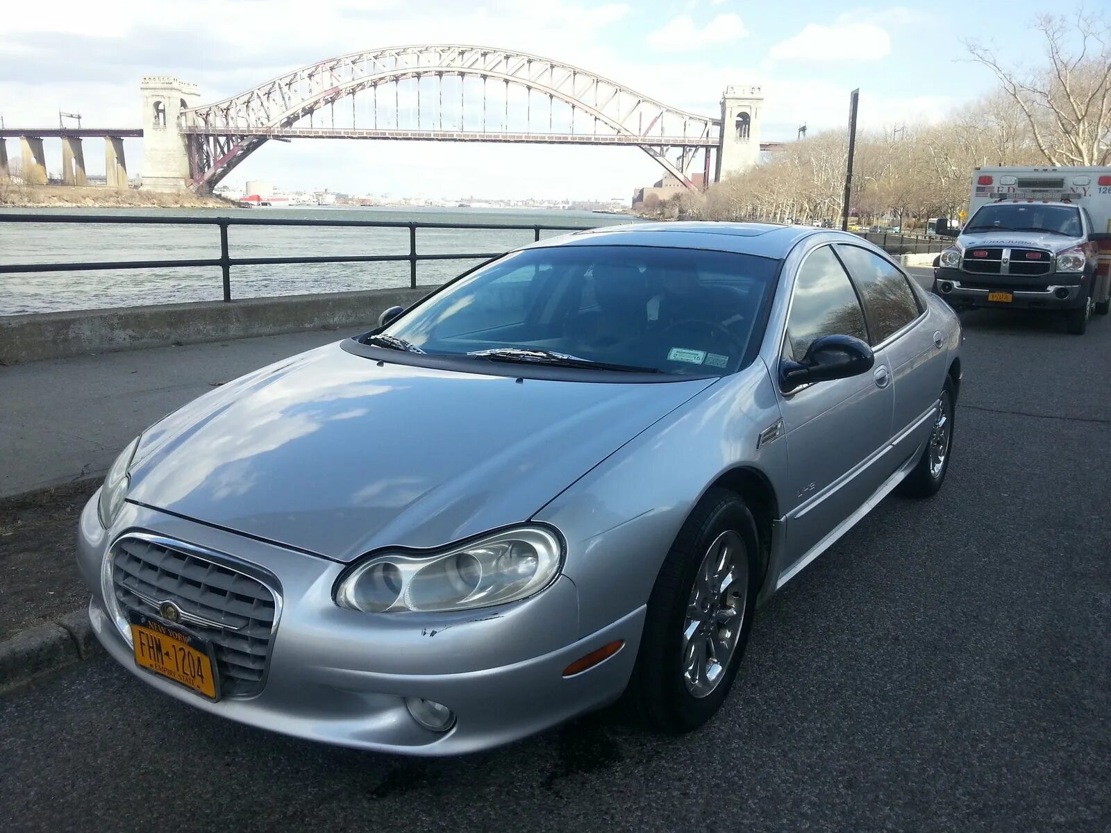 Крайслер 2000 года. Крайслер LHS 2001. Chrysler Sebring 300m бежевый. Chrysler - Intrepid/ Concorde/ 300m. Дефлекторы Chrysler LHS 2001.