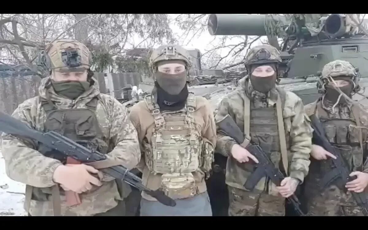 Боец чвк вагнера на украине. Боец ЧВК Вагнер. Бойцы ЧВК Вагнера на Украине. ЧВК Вагнер Украина Бахмут. Бойцы ЧВК Вагнер в Бахмуте.