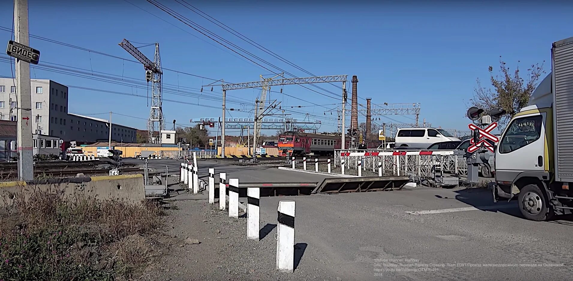 Переехать в хабаровск. Переезд во Владивосток. Железнодорожный переезд в Хабаровске. ЖД переезд Хабаровск. Станция Океанская Владивосток.