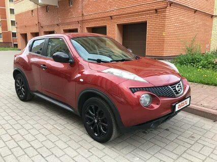 Nissan красный