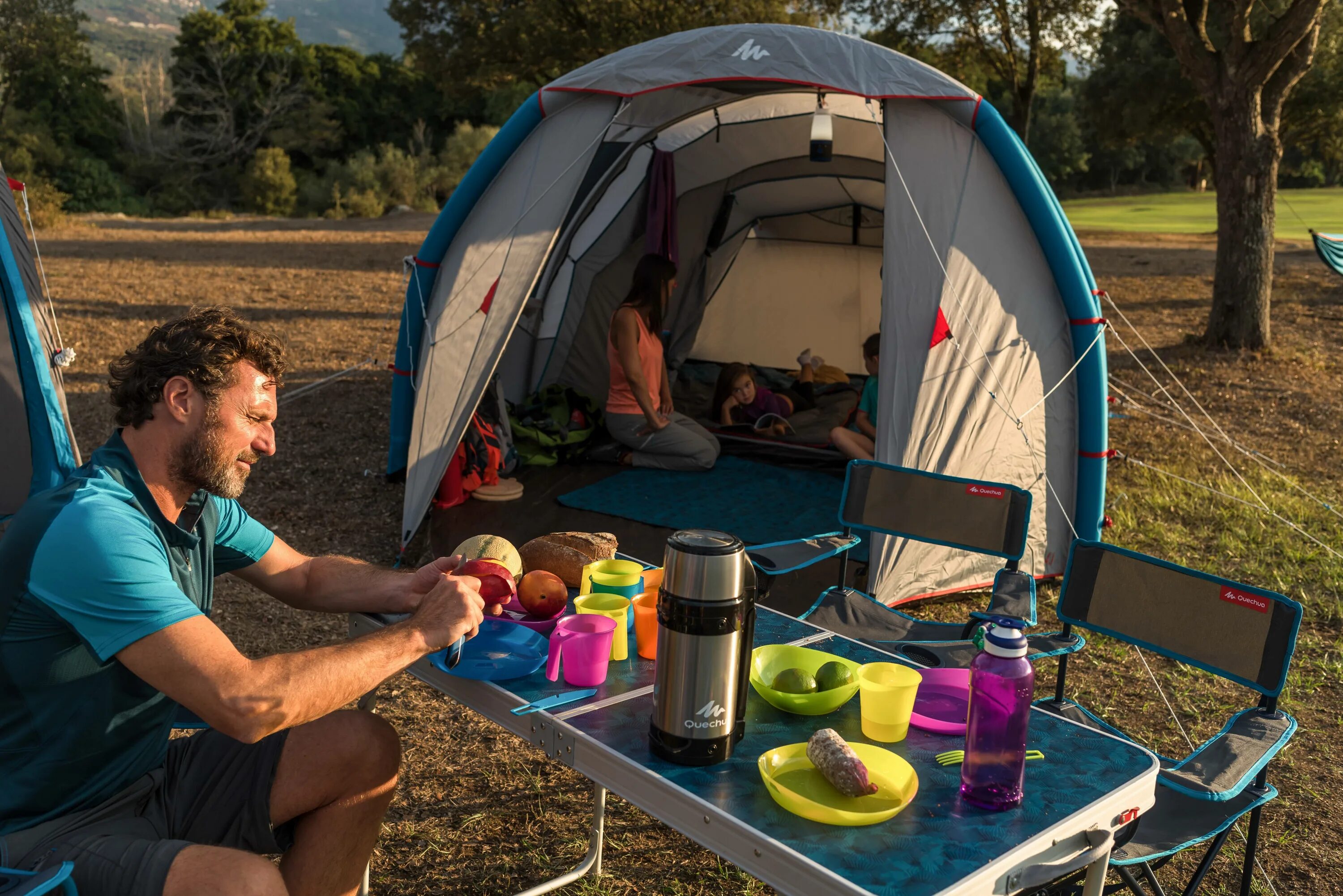 Палатка. Палатки для кемпинга. Палатка на природе. Палаточный кемпинг. Tourist camping