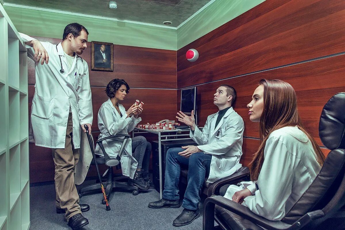 Медицинский центр квест. Квест карантин ин да хаус. квест карантин петрозаводск. квест карантин клаустрофобия.