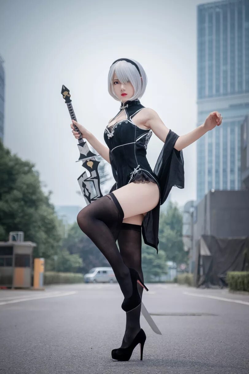 NIER 2b косплей. Ниер автомата 2b. NIER Automata 2b косплей.