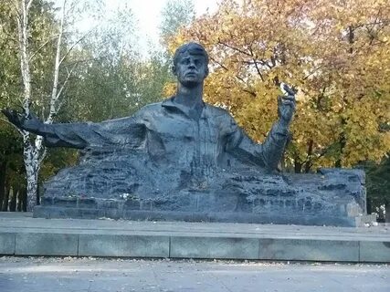 Памятник с а есенину
