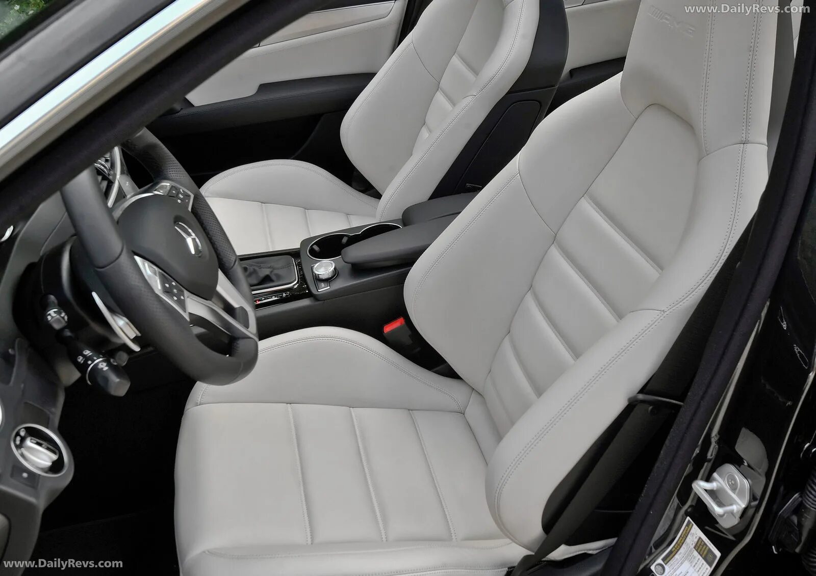 Сиденья для mercedes w440. Mercedes w204 coupe салон. Сиденья mercedes w204. Mercedes 204 салон сиденья. W204 купе салон.