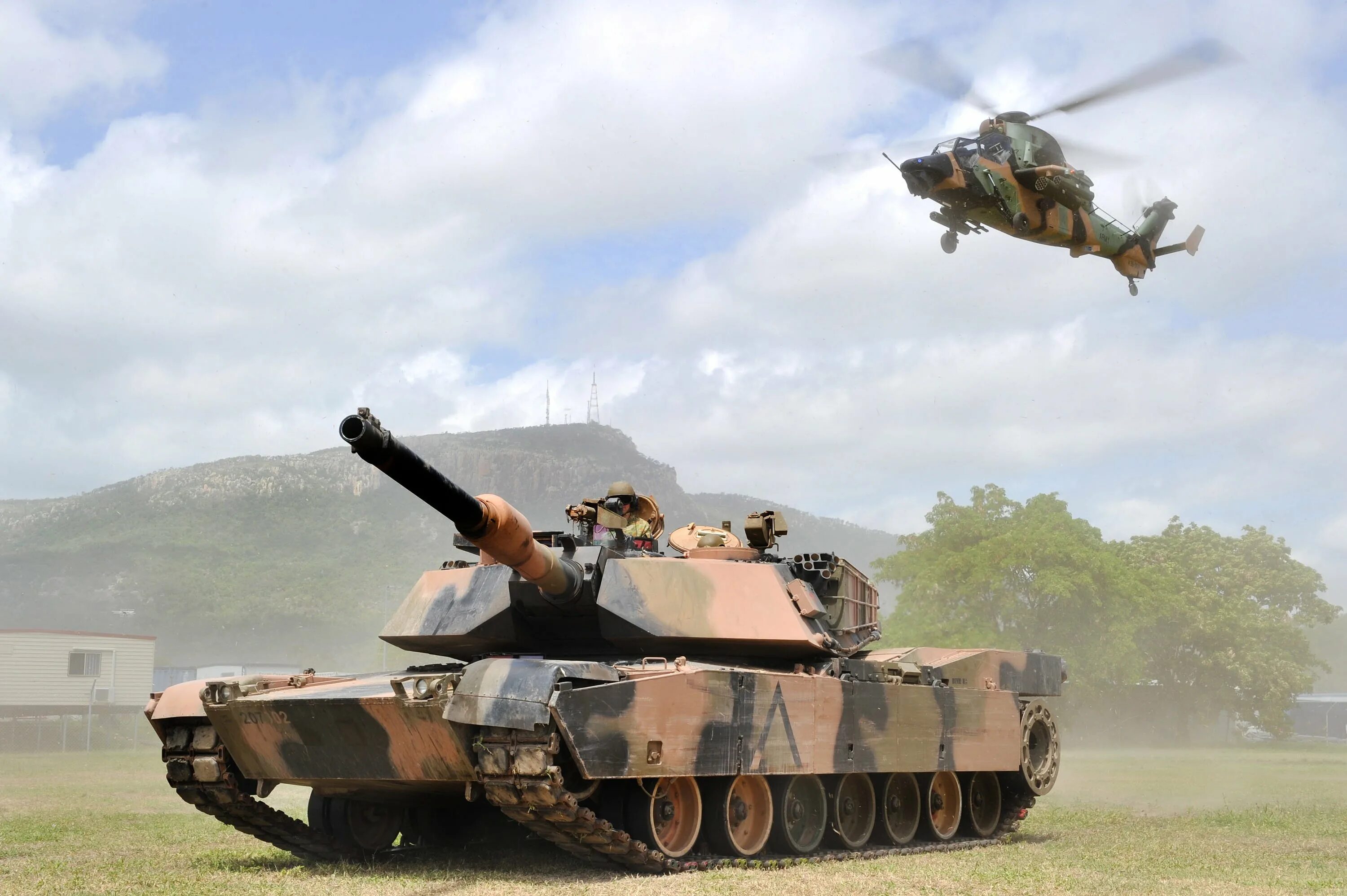 Включи боевую технику. Включи боевую технику. Включи боевую технику. Танк курганец парад. Бмр 3м нижний тагил 2011.