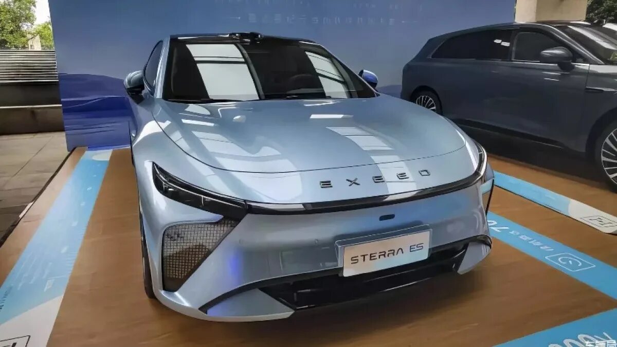 Чери седан 2023. Китаец автомобиль 2023 года чери Exeed. Exeed RX 2023. Надежный автомобиль в 2024 году