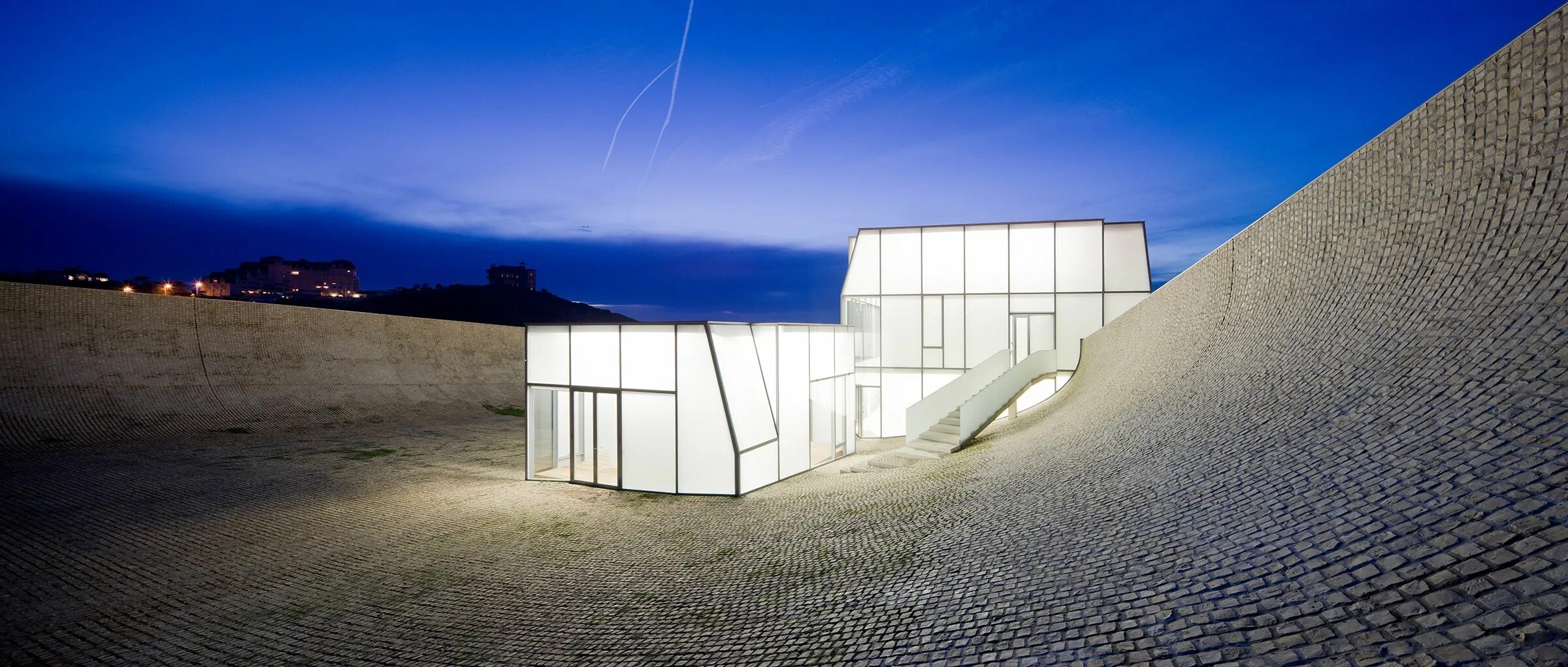 Признание строения. Стена здания у моря. Steven Hall Architecture. Steven Holl Architects Interiors.