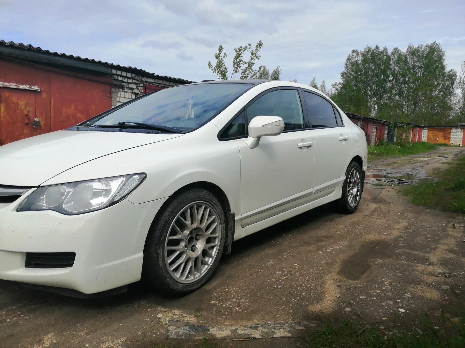 Honda r17. Honda Civic 4d r17. Honda Civic 8 r17. Honda Civic 2008 колёса r17. Honda Civic 4d r16.