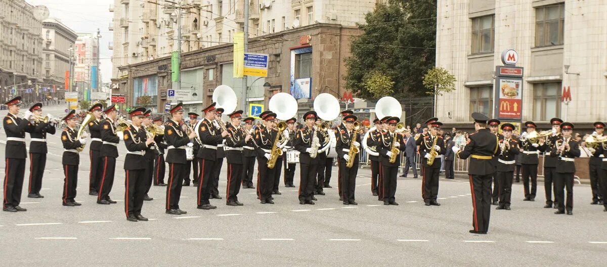 Оркестр кремлевского полка. 28 бригада камышин. Фестиваль духовых инструментов. Оркестр туш. Оркестр туш.