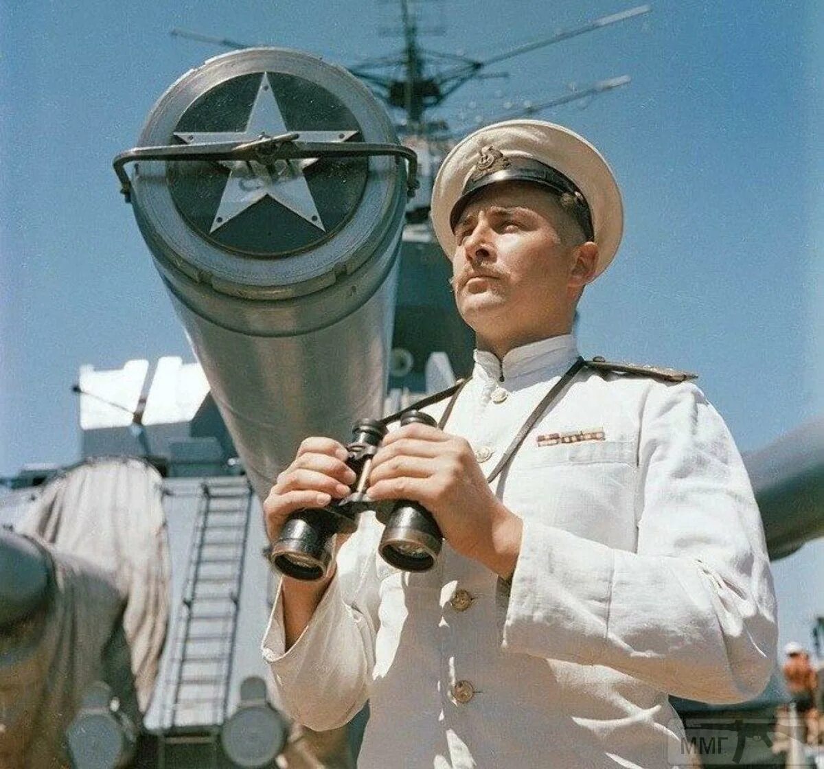 Офицер на корабле. Капитан ВМФ СССР. Командир военного корабля. Военный корабль с моряками.