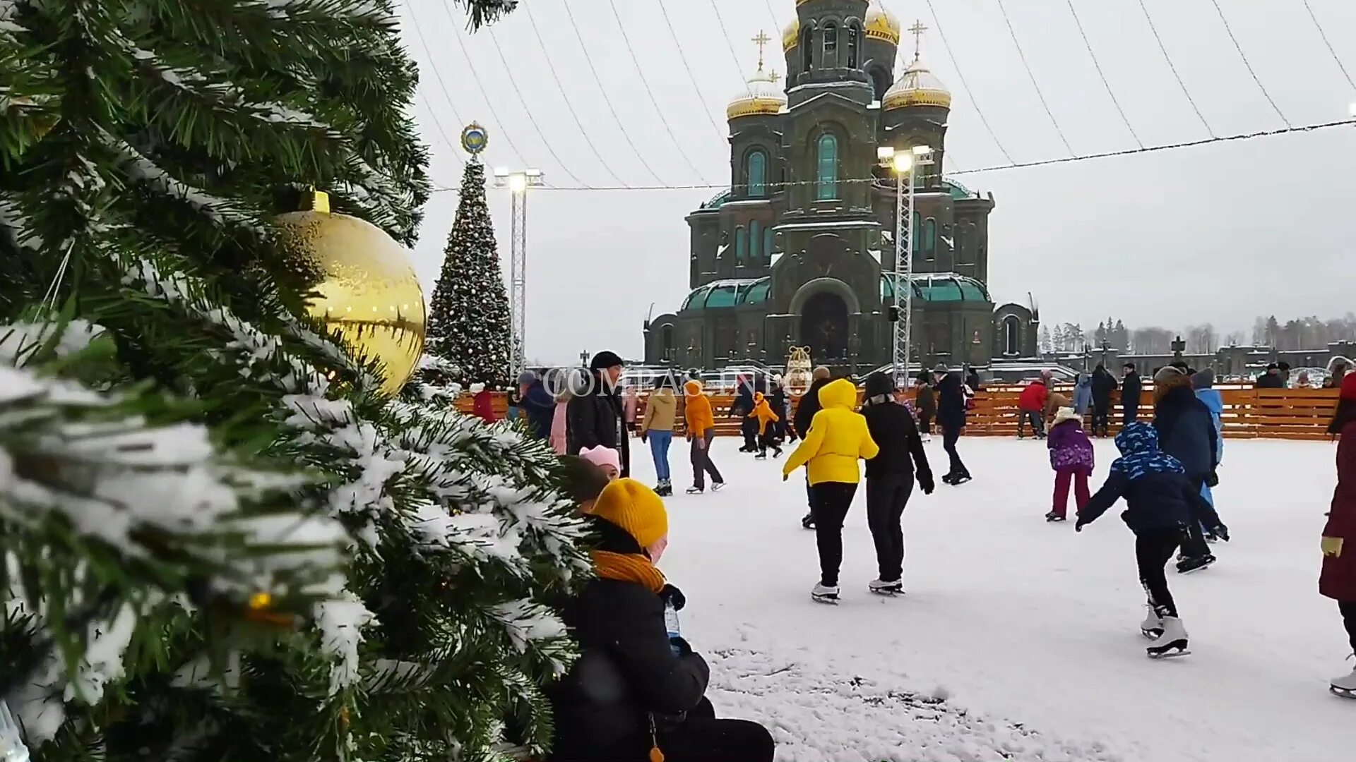 Каток патриот до какого числа. Каток в парке Патриот Москва. Храм Вооружённых сил в парке Патриот каток. Каток Патриот Кубинка. Парк Патриот храм каток.