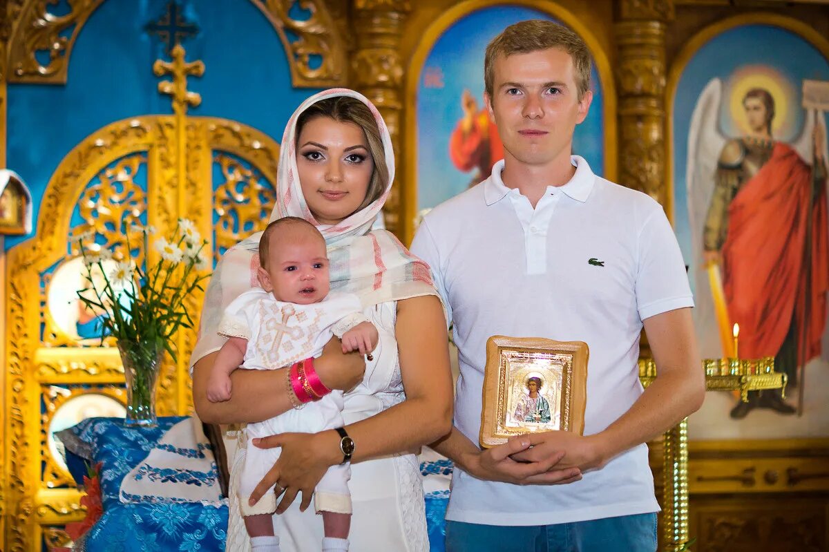 Платье на крещение для крестной. Крещение в церкви. Что нужно в церковь для крещения. Крещение девочки. Крещение ребенка.