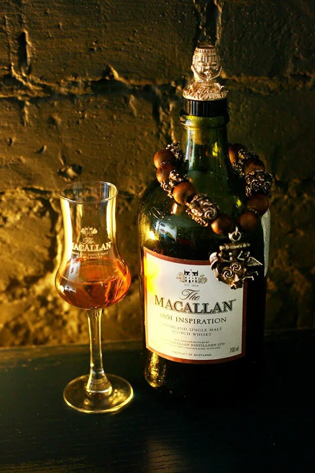 Wine whiskey by simple. Виски. Постер виски. Wine and whiskey by simple ботанический сад. Whisky wine.