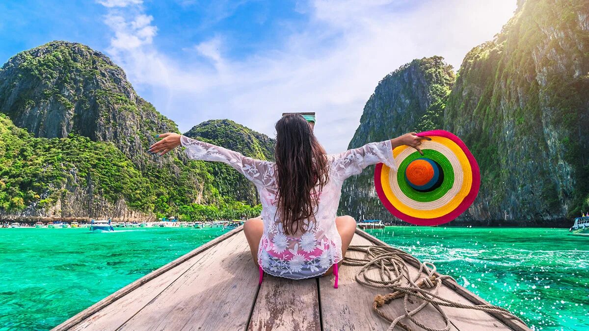 самолет над морем. пхукет ярко. таиланд из екатеринбурга туры 2024 с авиаперелетом. таиланд из екатеринбурга туры 2024 с авиаперелетом. летим в тайланд.