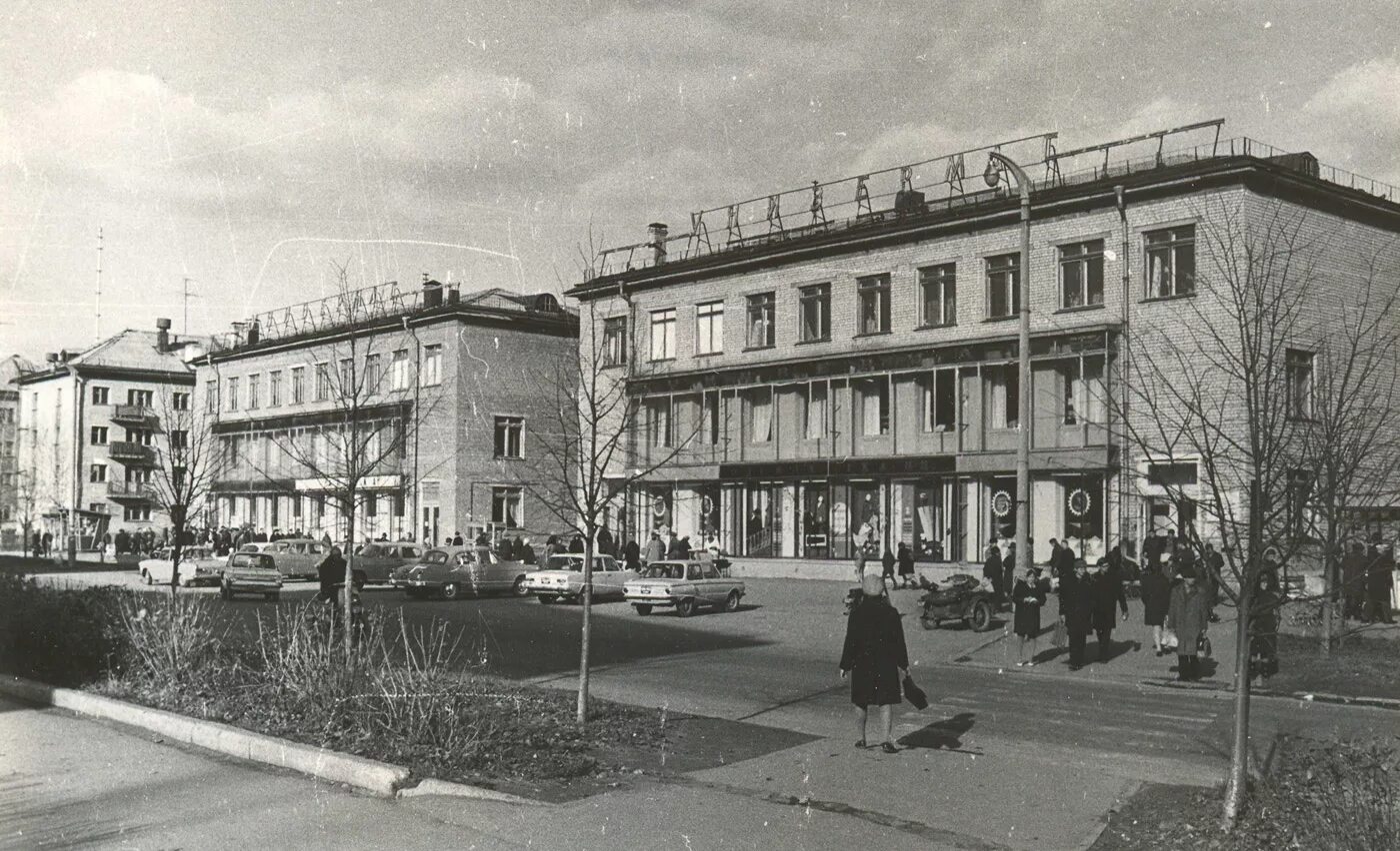 обнинск старый город проспект ленина. обнинск в 2000 году. старый универмаг обнинск. проспект ленина обнинск. универмаг ленина 72 обнинск.
