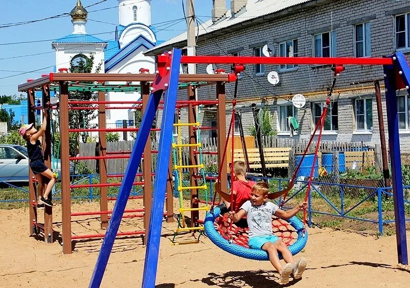 Городская среда самарской области. Ташелка Самарская область. Детская площадка Подстепки. Детские площадки русская Борковка. Благоустройство дворов Самара.