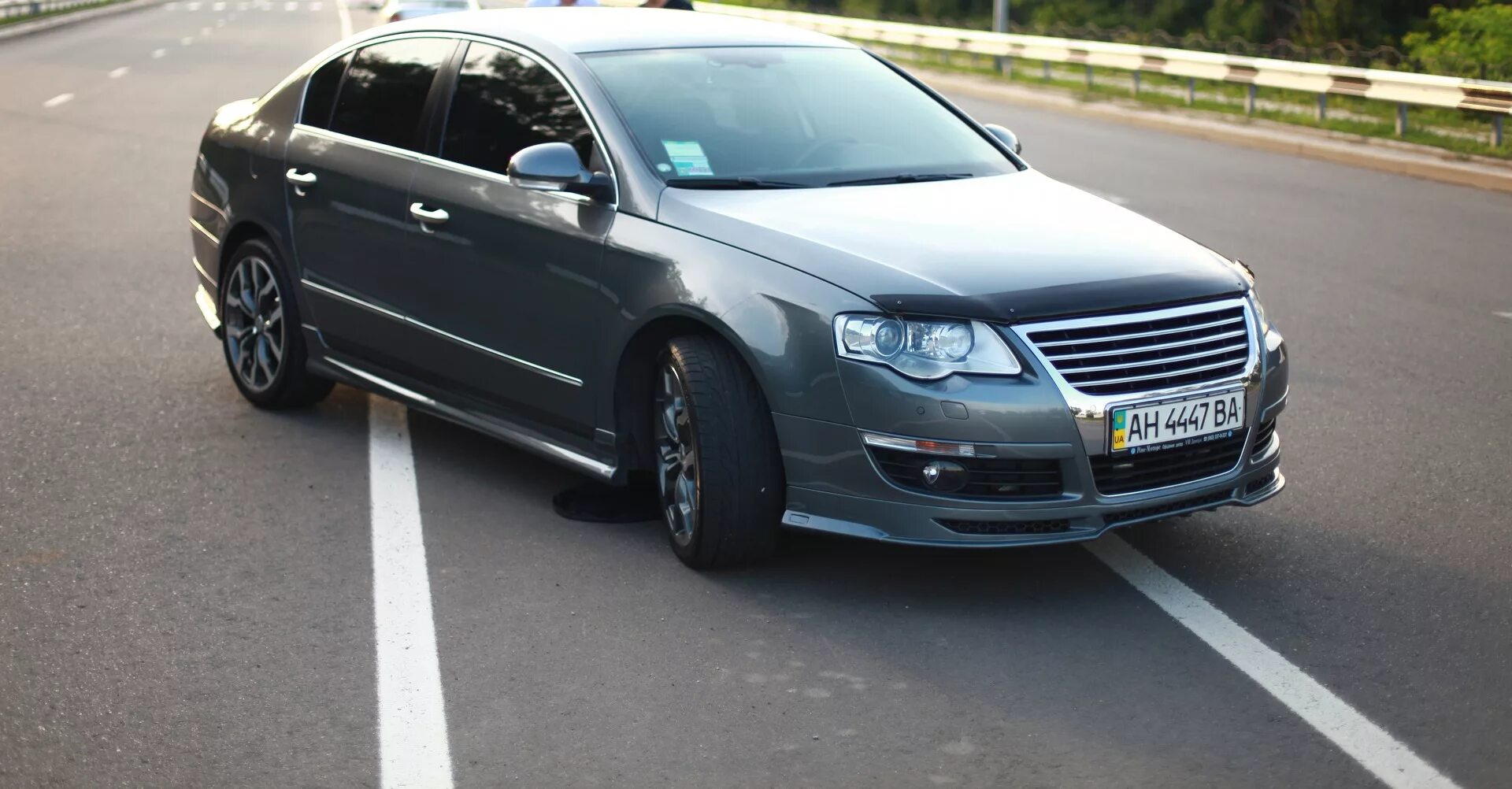 Решетка радиатора без значка JOM VW Passat B6 Германия на Volkswagen Passat B6. 