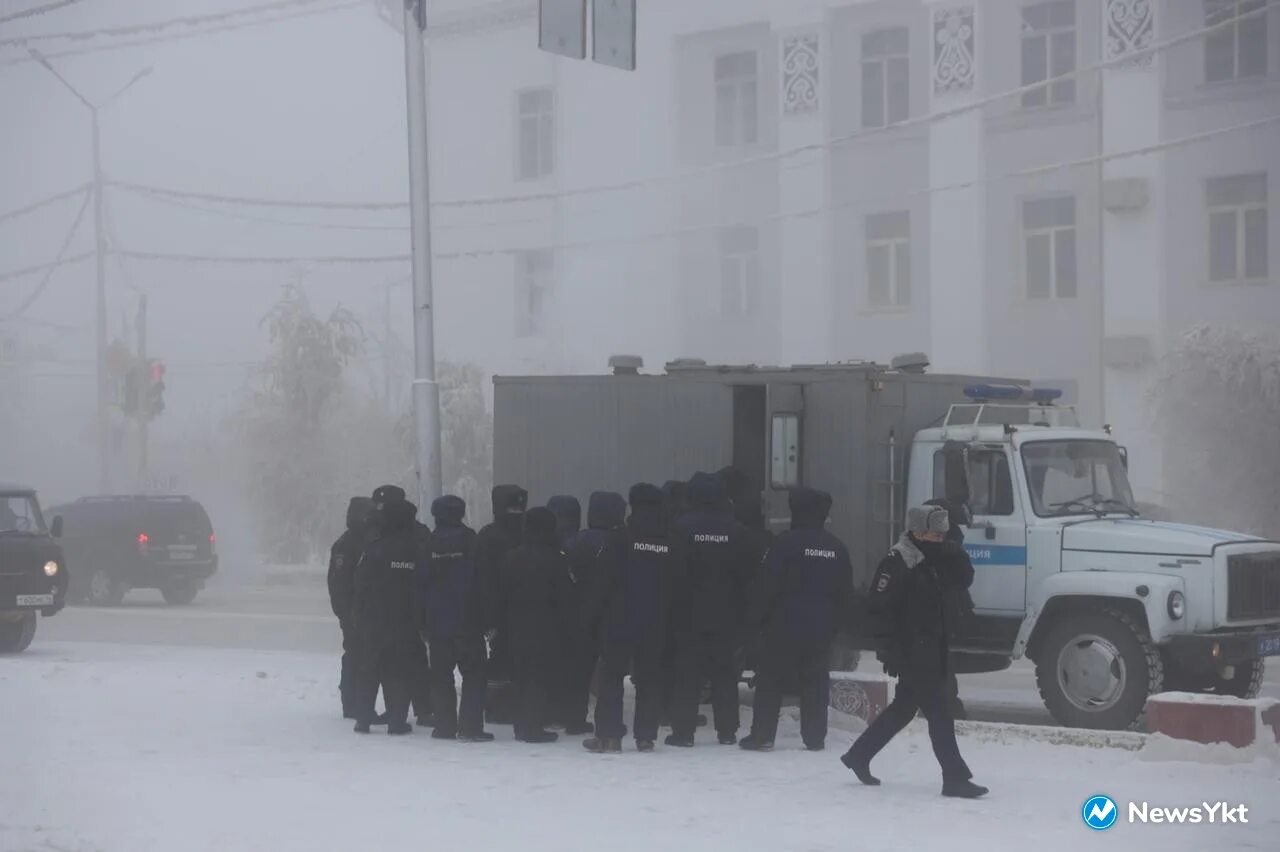 Якутск против россии. Якутск митинг навальный. Стихийный митинг якутск. Якутия митинг сегодня. Якутия митинг.
