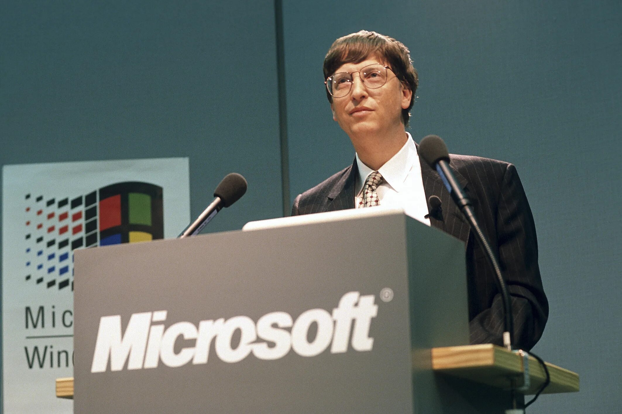 Разработчики майкрософт. Билл Гейтс Microsoft. Билл Гейтс 1995. Билл Гейтс Майкрософт 1986. Билл Гейтс 1990.
