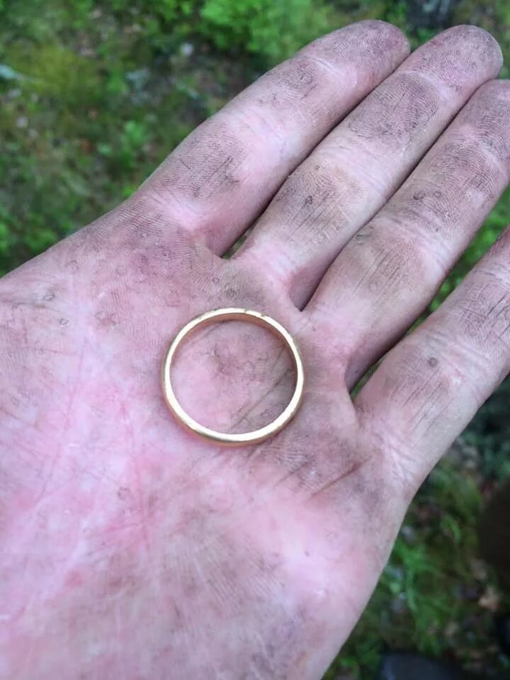 Находка кольцо. Найдено кольцо. Погнутое обручальное кольцо. Найти обручальные кольца. Кольцо находка