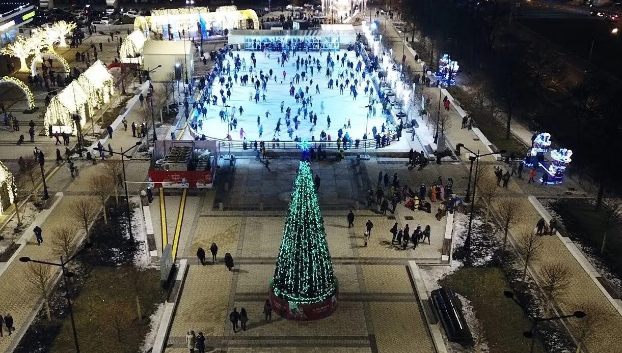 Каток на юности зеленоград. Площадь юности Зеленоград. Площадь юности Зеленоград 2018. Каток Юность Зеленоград. Каток на площади юности.