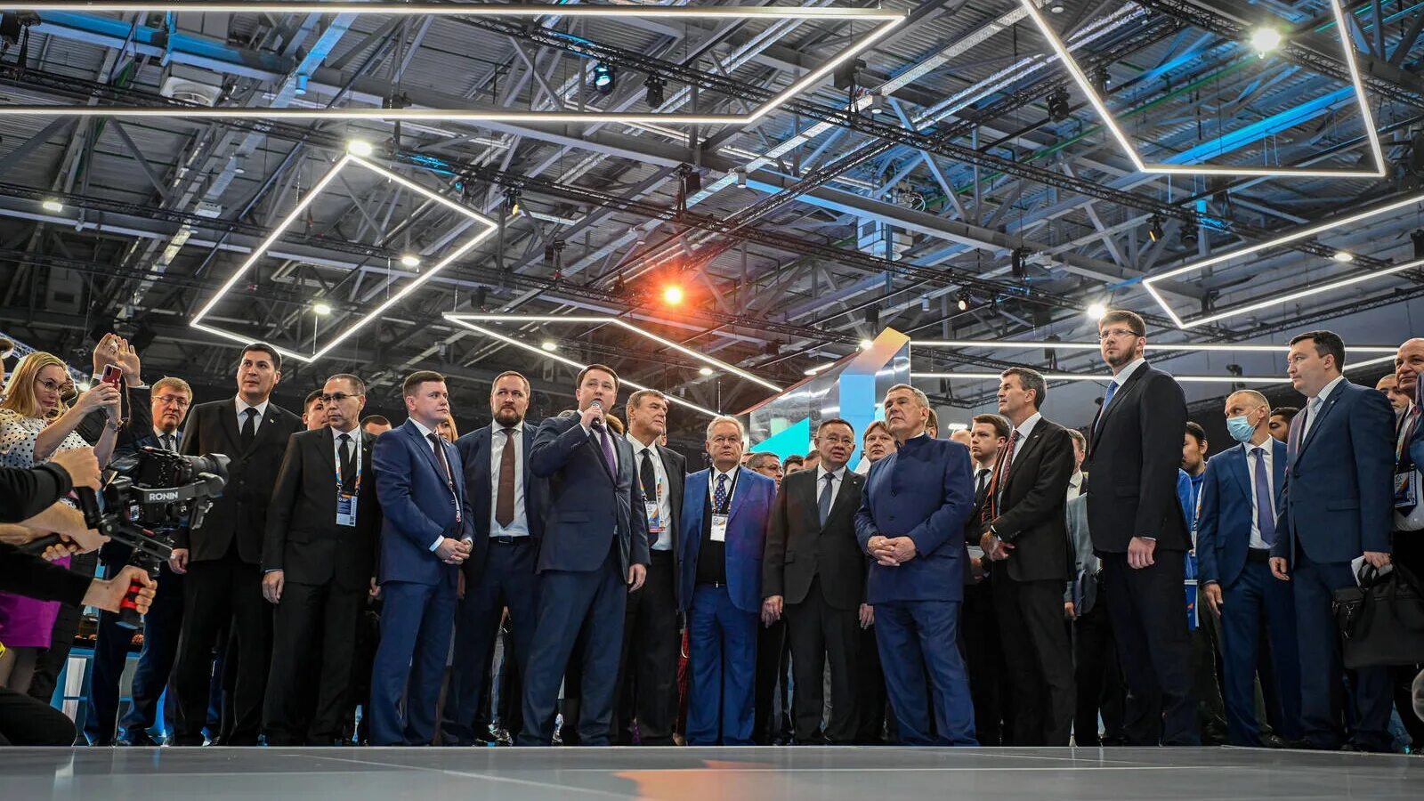 Айзатуллин министр строительства. Марат айзатуллин. марат айзатуллин строительство. росатом коллектив. инвестиции в строительство.