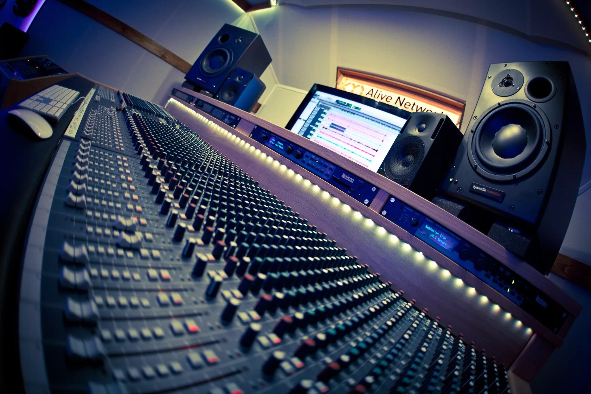 Bve studio. Студия звукозаписи fl studio. музыкальное оборудование. звуковое оборудование. оборудование для студии звукозаписи.