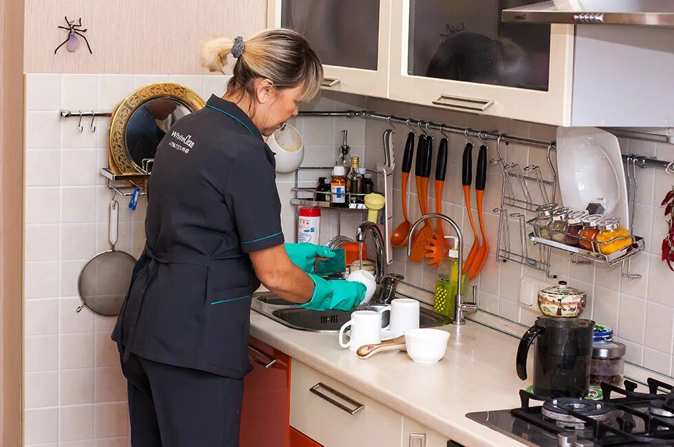 Объявление уборщица. Уборщица. Креативная уборщица. Уборщица чтз. Уборщица служебных помещений.