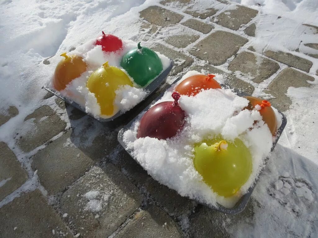 Цветные ледяные шары. Цветной лед. Цветные шары изо льда. Цветной лед для улицы.