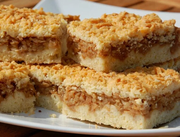 Пирог яблочный насыпной песочный. Песочный пирог с черникой. Насыпной песочное тесто. Насыпной песочный пирог с вареньем. Насыпной песочное тесто.