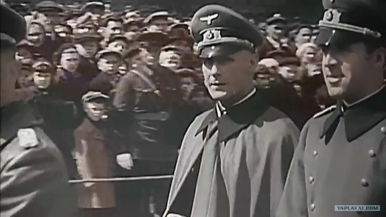 Нацисты на параде 1 мая 1941. Парад 1 мая 1941 года в Москве с немцами. Немцы на параде в Москве 1941. Вермахт и СС на параде 1941 года в Москве. Фашисты были в москве