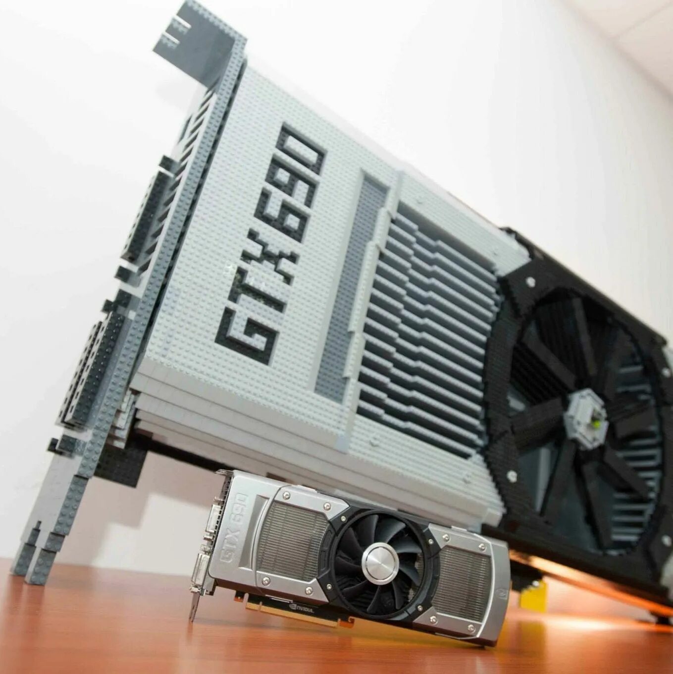 Geforce fan. GTX 690. GTX 690 система охлаждения. GTX 690 турбина.