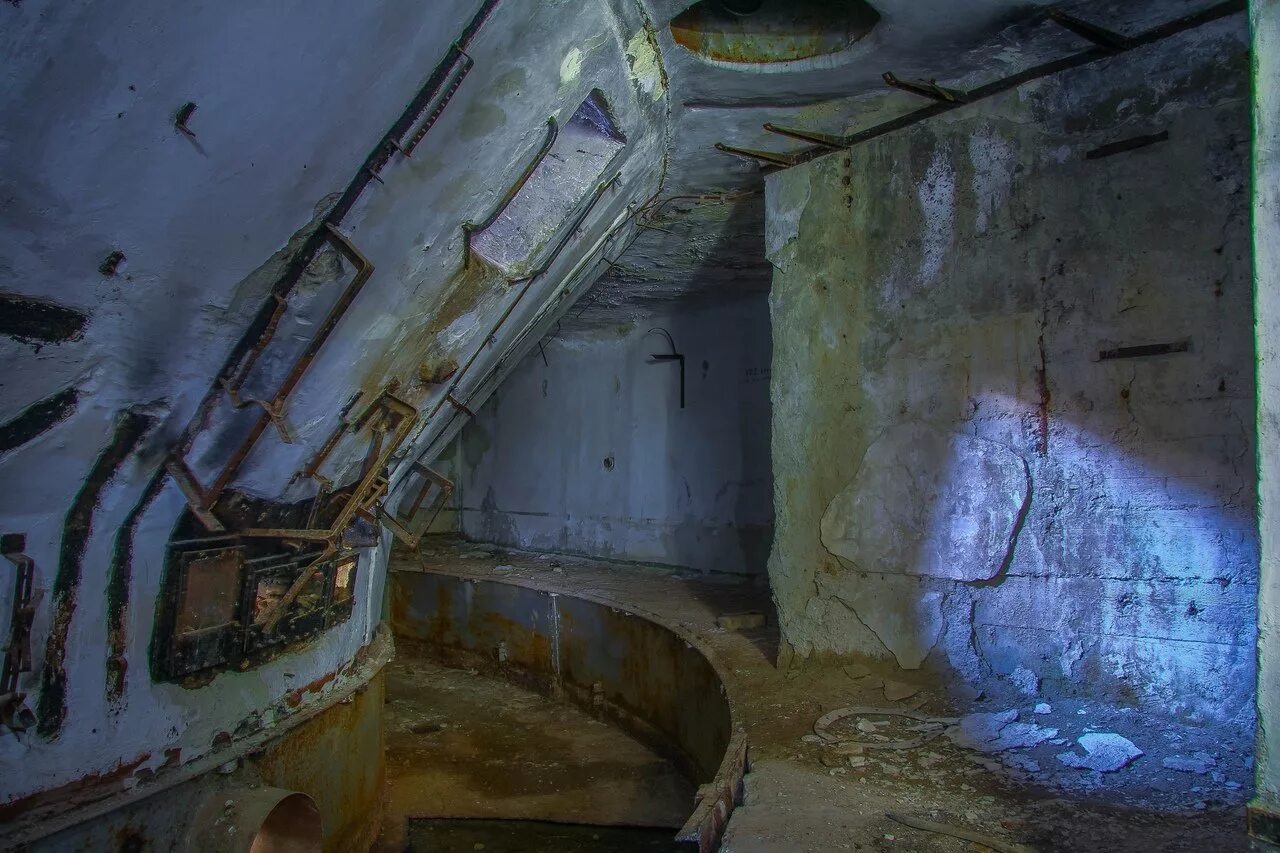 Глубокий бункер. Бункер шахты. Кингисепп ракетные шахты. Форт шанц орудия. Заброшенный командный бункер в/ч 71548.