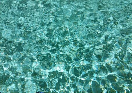 Вода прозрачная как стекло