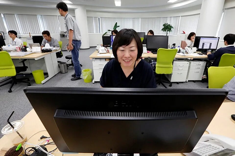 Как работают японцы. Офис в японии. китайский офис. япония работники. японцы в офисе.