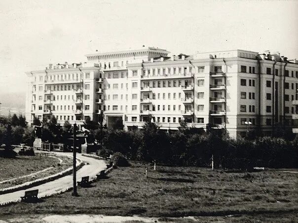 Сталинская архитектура новокузнецк. Сталинск новокузнецк. Сталинск одесса. Сталинск 1958 наводнение. Сталинская архитектура новокузнецк.
