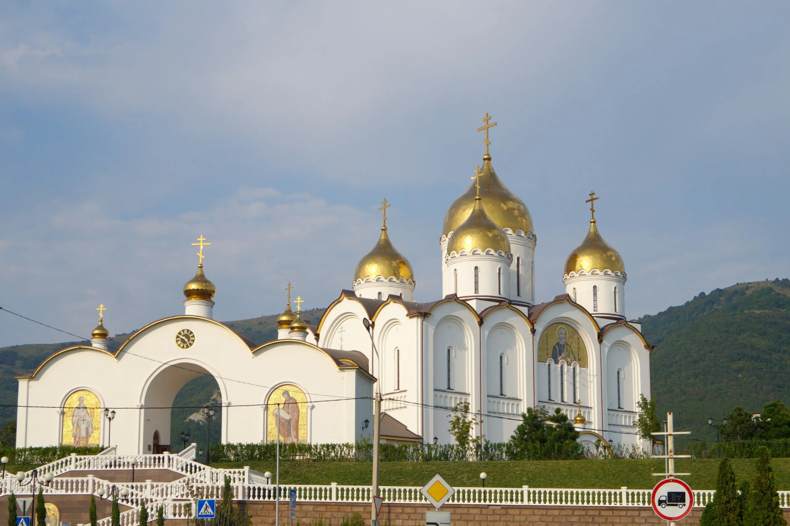 Краснодарский край Геленджик Церковь Андрея Первозванного Камень Место Фотографи